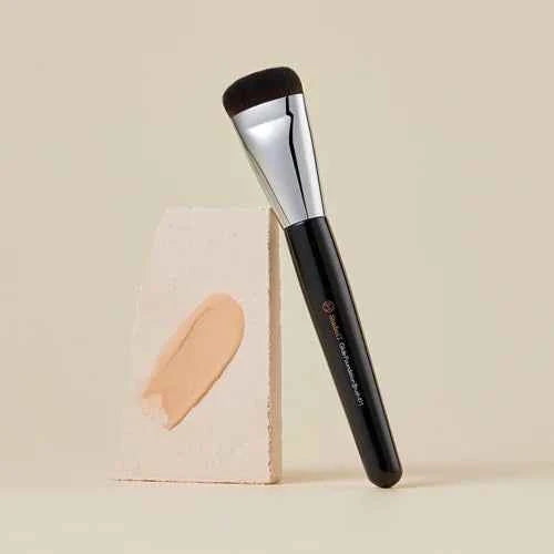 STUDIO 17, Glide Foundation Brush 411