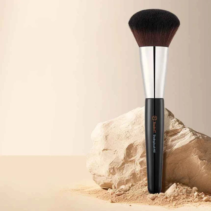 STUDIO 17, Chin Shading Brush 492