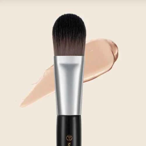 STUDIO 17, Foundation Brush 823