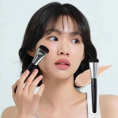 STUDIO 17, Glide Foundation Brush 411